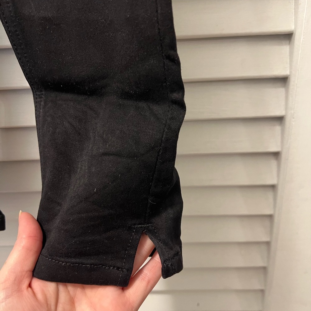 Celebrity Pink Black Low Rise Capri Jeans - Picture 4 of 6